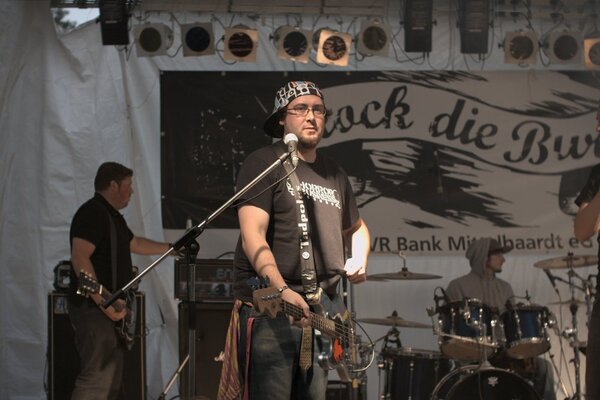 Rock die Burg 2008-RdB08_steeph065.jpg (image/jpeg, 96169 B)